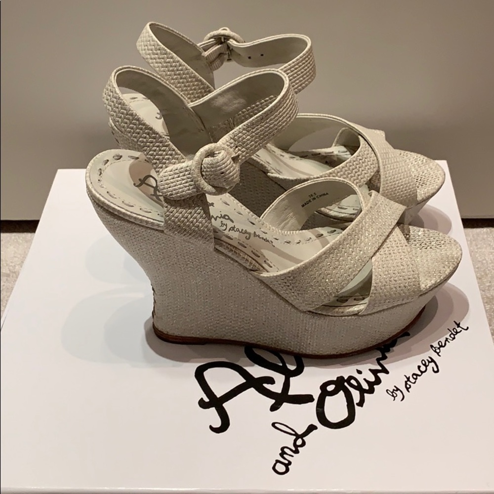 👡👡👡Alice and Olivia Jana Wedge👡👡👡